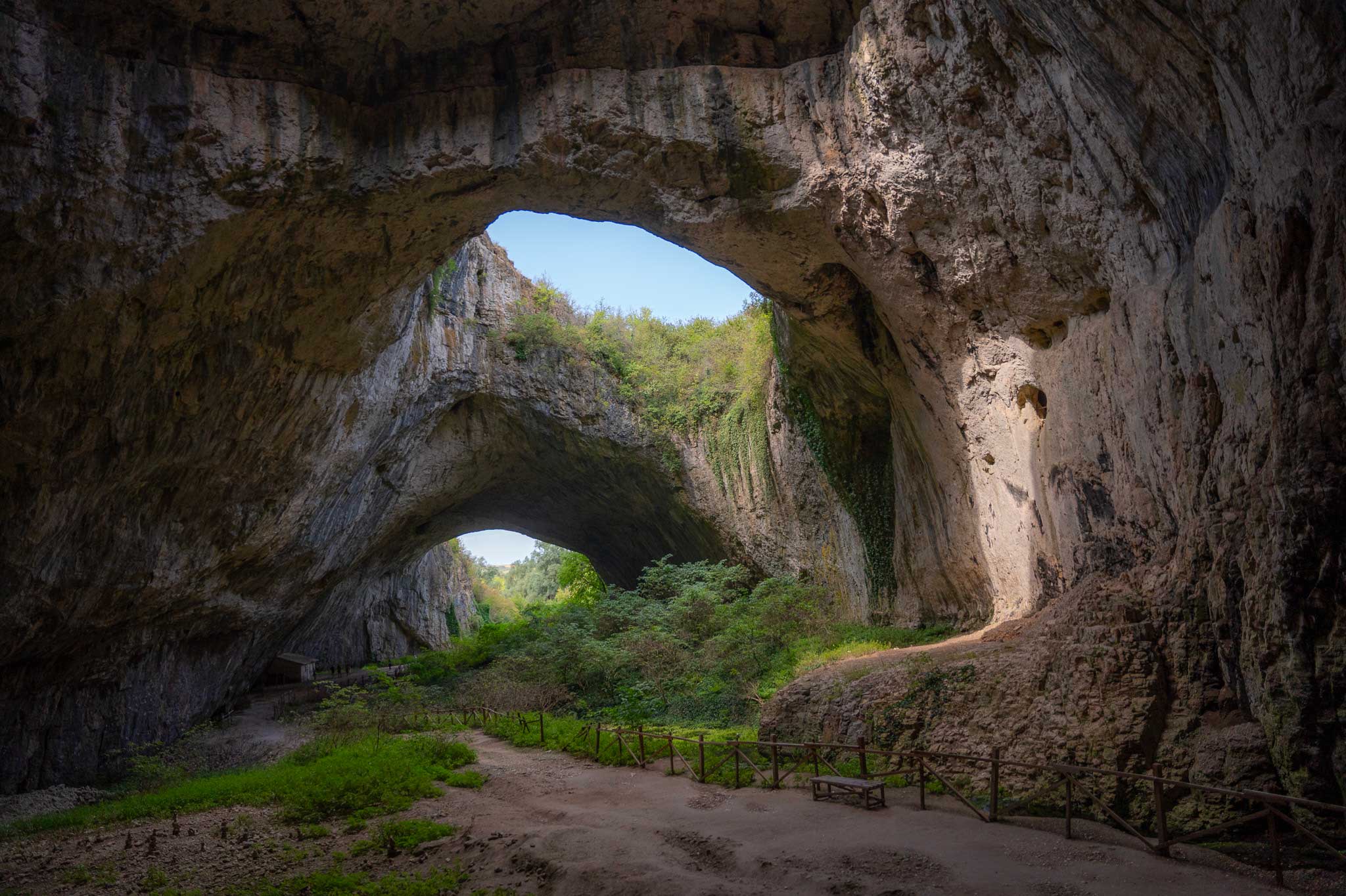 You are currently viewing Découvrir la grotte de Devetashka en Bulgarie